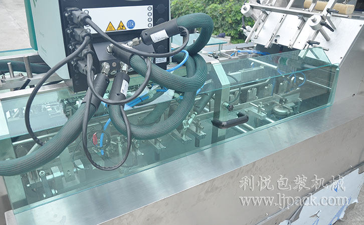 帶自動下料保鮮膜裝盒機