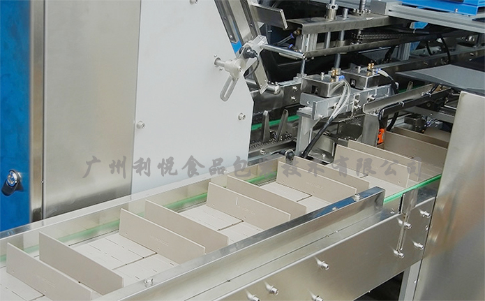 食品自動裝盒機.jpg
